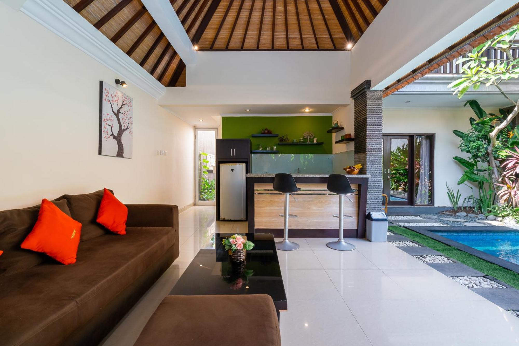 De' Bharata Bali * Seminyak