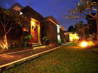 De' Bharata Bali * Seminyak